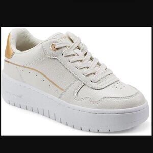 Brand New Stylish Easy Spirt Tennis Shoes in Ivory and Gold Size 10